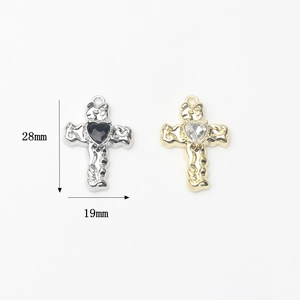 Lava textuur kruis hanger met hart zirkoon steen in goud en zilver plating