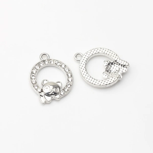 Vue avant et arrière du pendentif panda argenté avec strass pour bijoux DIY