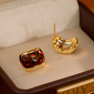 Boucles d'oreilles vintage en émail léopard, forme carrée avec finition dorée chic