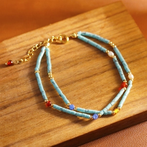 Pulsera de doble capa con turquesa, perlas de agua dulce y cierre de langosta dorado