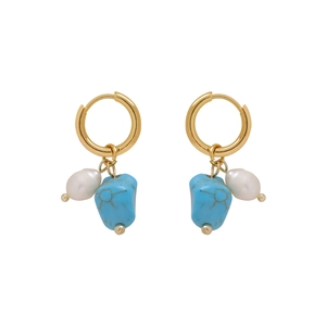 Elegante goldene Creolen mit unregelmäßigen Türkissteinen und weißen Barockperlen