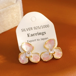 Orecchini a fiore in argento S925 con smalto rosa e zircone quadrato incastonato