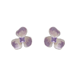 Orecchini a fiore in smalto viola con petali sfumati e pietra preziosa quadrata