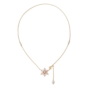 Elegante collana a fiocco di neve dorata con perla centrale e brillanti cristalli di zircone