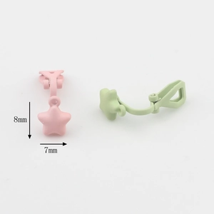 Matte roze en groene ster clip-on oorbellen voor oren zonder gaatjes, 8 mm
