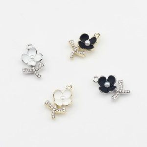 Pendentifs fleurs avec émail, perles et strass pour la création de bijoux DIY