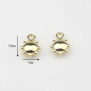 Detalle del colgante de sol dorado de 10 mm para hacer joyas con anillo de enganche superior