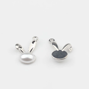 Détail de pendentifs lapin perle pour bijoux avec vues de face et de l'arrière