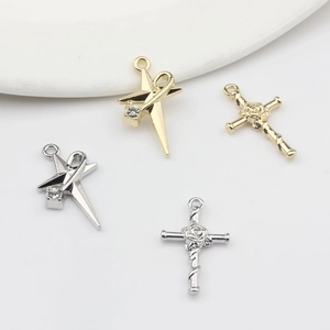 Lot de pendentifs bijoux DIY avec motifs étoile et croix rose en plaqué or et argent