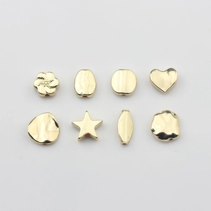 Set de cuentas doradas de aleación con formas de corazón estrella y flor para DIY