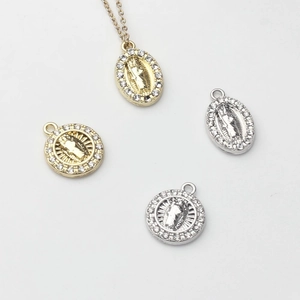 Religieuze Maagd Maria hangers in goud en zilver met een sprankelende zirkonia halo