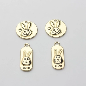 Pendentifs lapin dorés et médailles de chance pour la création de bijoux DIY