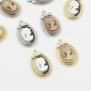 Vintage Oval Cameo Portrait Pendant Only (Without Chain) With Butterfly Bow Imitation Artificial Pearl Alloy DIY Jewelry Making Accessory