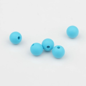 Primer plano de cuentas de silicona azul claro de 9mm con acabado mate para manualidades