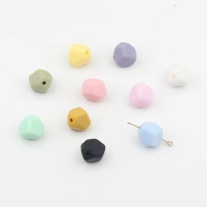 Cuentas de silicona poligonales multicolores para mordedores DIY y accesorios de joyería