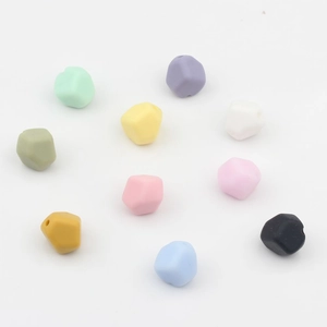 Cuentas de silicona de grado alimenticio en forma de polígono para joyas de dentición DIY