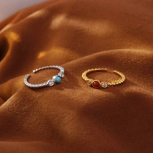 Verstellbare Vintage-Ringe mit Türkis und rotem Achat im Retro-Perlendesign