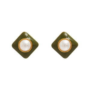 Boucles d'oreilles carrées rétro en émail vert foncé avec perle centrale et bord doré