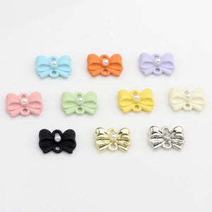 Set di 10 mini ciondoli a fiocco colorati con perle per gioielli e accessori fai da te