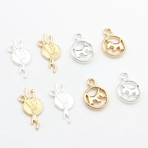 Lot de breloques bijoux DIY avec chiot ajouré et pelote de laine en doré et argenté