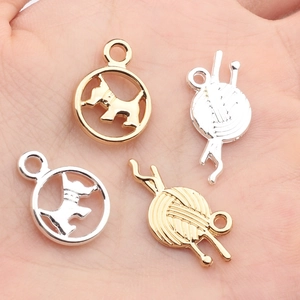 Breloques en Alliage Chiot et Pelote de Laine pour DIY Bijoux Pendentifs Ajourés Chien Scottie Or Argent Accessoires