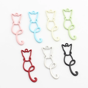Ciondoli a forma di gatto traforati in colori macaron per gioielli fai-da-te