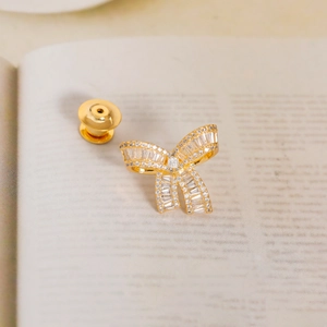 Elegant Bowknot Zirconia Brooch Gold Plated Copper Scarf Buckle Inlaid Zirconia Geometric Pin For Women Fashion Jewelry