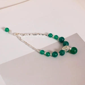 Pulsera retro de cuentas de calcedonia verde esmeralda con cadena de plata ajustable