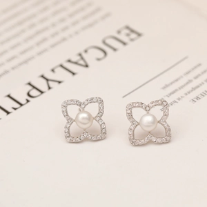 Pendientes de Botón de Trébol Elegantes para Mujer Con Poste de Plata de Ley 925 Cobre Perla de Agua Dulce Circonia