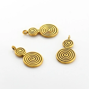 Detailed view of spiral texture on vintage gold alloy double circle pendant charms