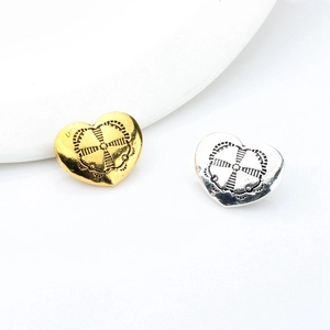 Vintage heart alloy buttons in gold and silver for DIY jewelry crafts and accessories