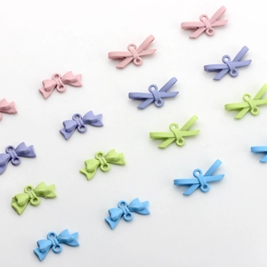 Mini breloques nœuds en alliage coloré aux tons pastel pour création de bijoux