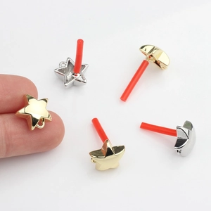 Vue détaillée des clous d'oreilles étoile en alliage S925 or et argent pour bijoux DIY