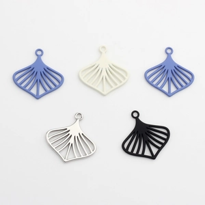 Cinco colgantes de hojas huecas en abanico para pendientes y creación de joyería DIY