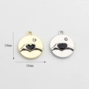 Alloy heart pendant with zircon and black enamel in gold and silver finishes, 19x16mm size