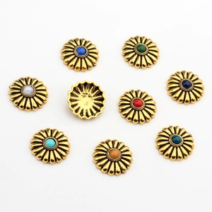 Set mit antiken goldenen Gänseblümchen-Knöpfen aus Legierung mit bunten Edelsteinen