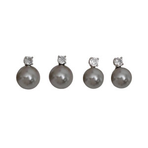 Boucles d'oreilles perles gris foncé avec base en argent et pierre de zircon blanc brillant