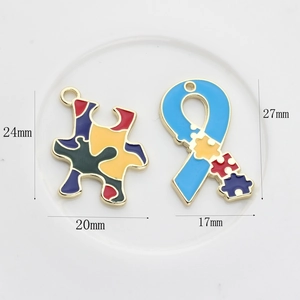 Bunte Autismus-Puzzle- und Schleifen-Anhänger aus Emaille mit vergoldetem Metallrahmen