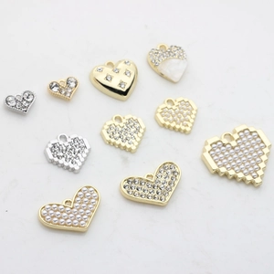 Pendentifs cœur en alliage assortis avec perles et strass pour bijoux DIY
