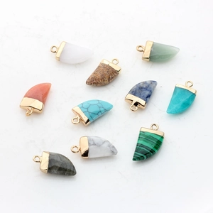 Set van 10 natuurstenen hoornhangers met vergulde kapjes voor DIY-sieraden maken