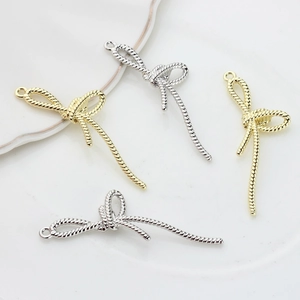Pendentifs nœuds en métal doré et argenté avec texture tressée pour création de bijoux