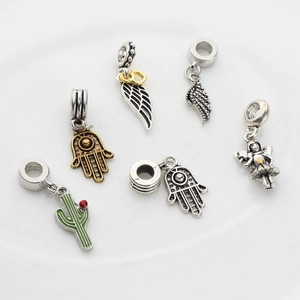 Set aus sechs verschiedenen Legierungsanhängern mit grünem Kaktus und Feenmotiven für DIY