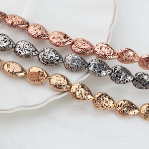 Cuentas de piedra volcánica en forma de gota en oro, plata y oro rosa para bisutería