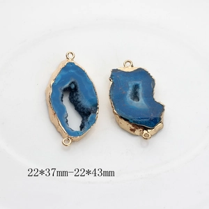 Detail of blue agate geode connector with gold plated edges and dimensions 22x43mm