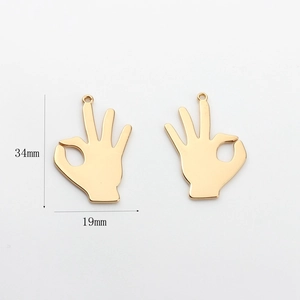 Ciondoli creativi gesto mano OK in lega dorata per gioielli fai da te 34mm x 19mm