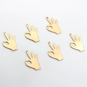 Set di sei ciondoli dorati a forma di mano OK per orecchini fai-da-te e bijoux trendy