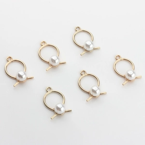 Set van zes gouden geometrische hangers met witte parel en staafje voor DIY sieraden maken