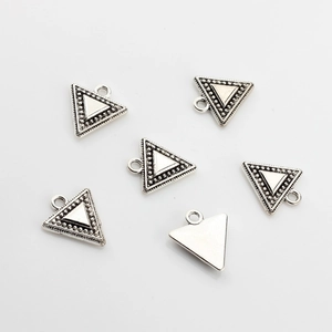 Set van 6 vintage zilveren driehoekige bedeltjes van legering voor DIY-sieraden met reliëf