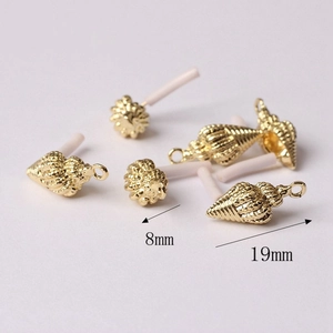 Pendentifs coquillages dorés texturés avec marques de taille pour la création de boucles