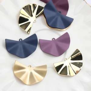 Semicircle fan-shaped alloy charms with pleated texture and top hanging loops